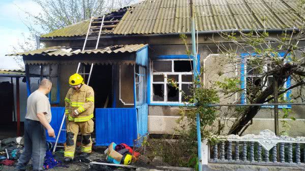 У Генічеському районі горів дах житлового будинку
