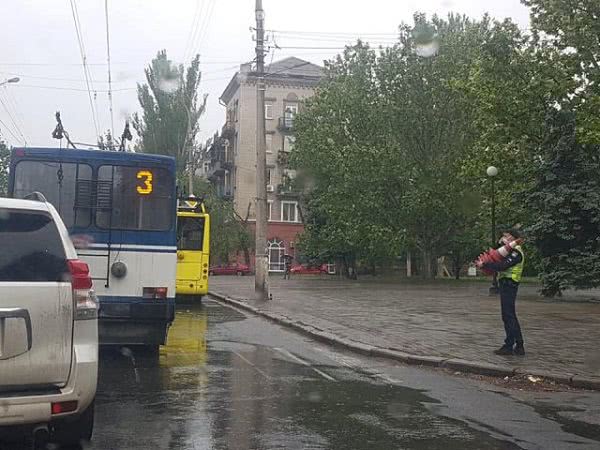 В центре Херсона не разминулись два троллейбуса