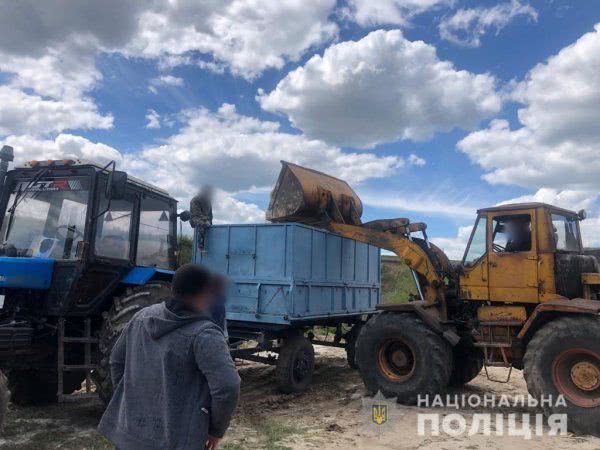 У Верхньорогачицькому районі правоохоронці викрили факт незаконного видобутку піску