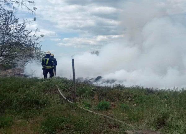 Рятувальники Корабельного району двічі ліквідували пожежі на відкритих територіях