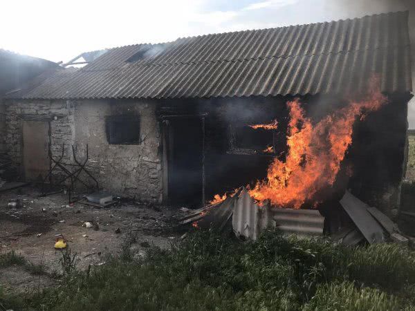 У Бериславському районі через дитячі пустощі загорілась господарча споруда