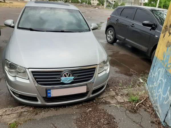 В Херсоне некоторые пытаются защитить от коронавируса своего "железного коня"