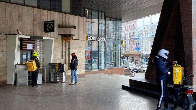 Полноценную работу украинских кафе и ресторанов могут возобновить 10 июня