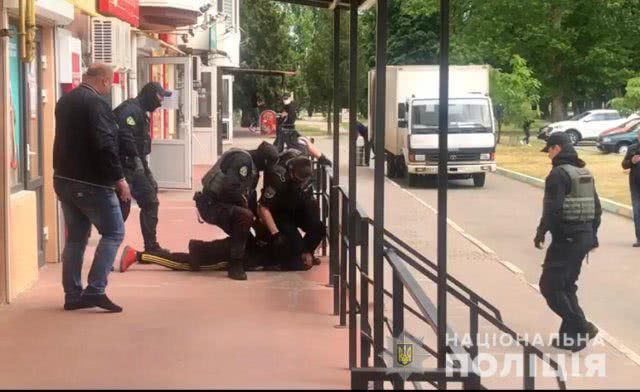 Полиция задержала подозреваемого в поджоге здания Каховской прокуратуры