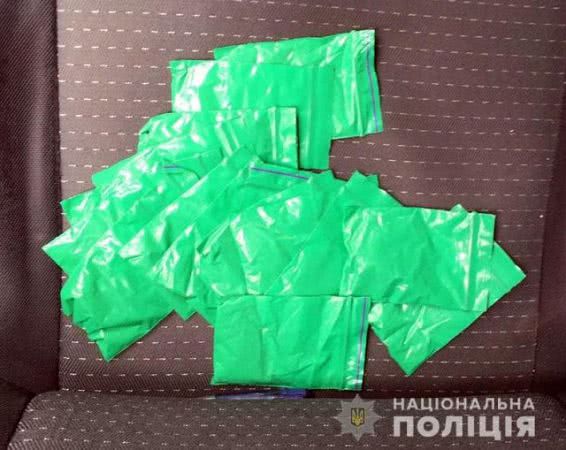 Двое херсонцев организовали сбыт элитной марихуаны и ЛСД через интернет
