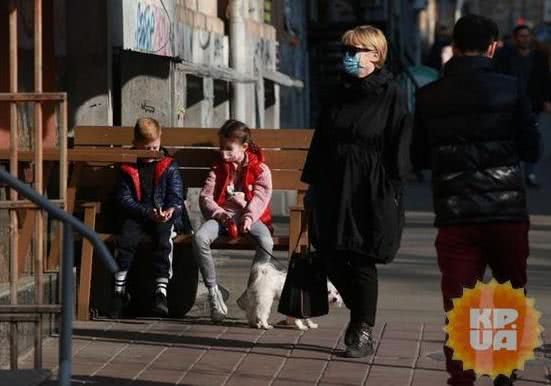 Карантин в Украине продлили до 22 июня. Однако детские сады и метро откроют