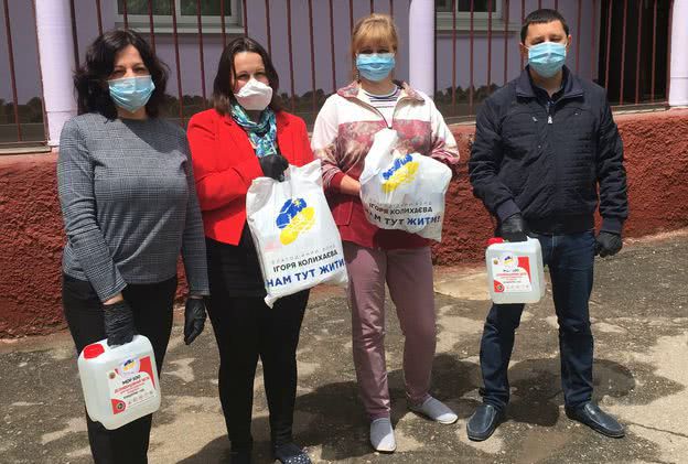 Нардеп Колыхаев подкупает будущих избирателей