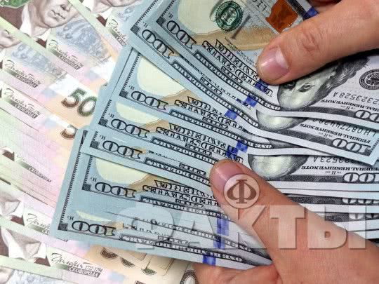 Стоимость доллара и евро продолжает падать: что будет с курсами к концу недели