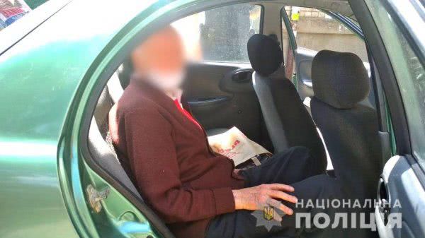 У Херсоні поліцейські допомогли повернутися додому ветерану Другої світової війни, який загубився у місті