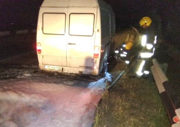 Каховські рятувальники ліквідували пожежу автомобіля