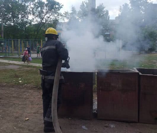 Каховські рятувальники ліквідували пожежу сміття