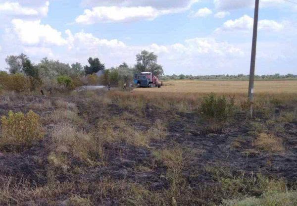 В Олешківському районі горіла суха трава, чагарники та пшеничне поле