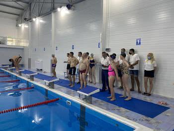 Чи добре «акули пера» тримаються на воді?