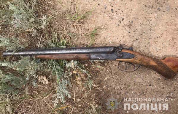 Каланчацькі поліцейські вилучили у нетверезого чоловіка обріз гладкоствольної рушниці