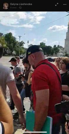 Мангер вышел из здания суда