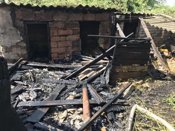 Каланчацькі рятувальники ліквідували пожежу господарчої споруди