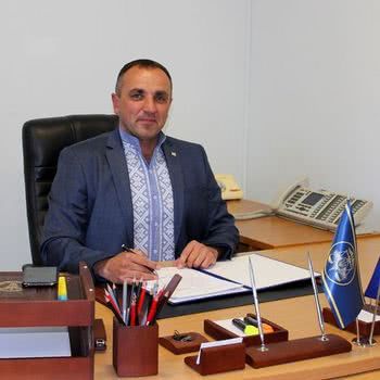 Дорогий автопарк податківця Кромпа з Херсонщини не обмілів