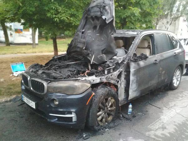 Херсонські рятувальники ліквідували пожежу легкового автомобіля