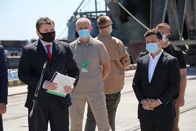 Приїзд президента на Херсонщину розпочався із заборони і закінчився канабісом