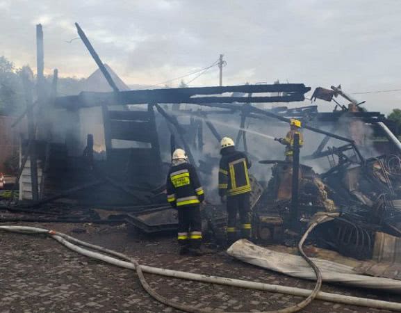 В Херсоні ліквідовано пожежу двоповерхової дерев’яної будівля