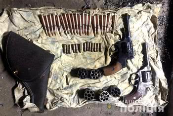 На Херсонщині оперативники обласного главку поліції викрили майстерню зі схроном вогнепальної зброї
