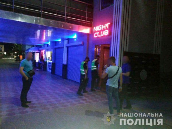 За вихідні дні херсонські поліцейські перевірили 251 розважальний та торговельний заклади