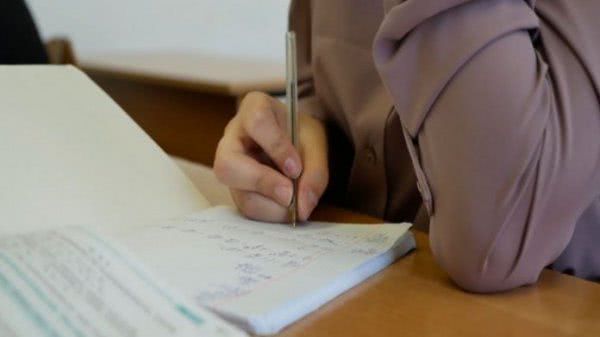 Степанов прогнозує повернення школярів за парти за планом – 1 вересня