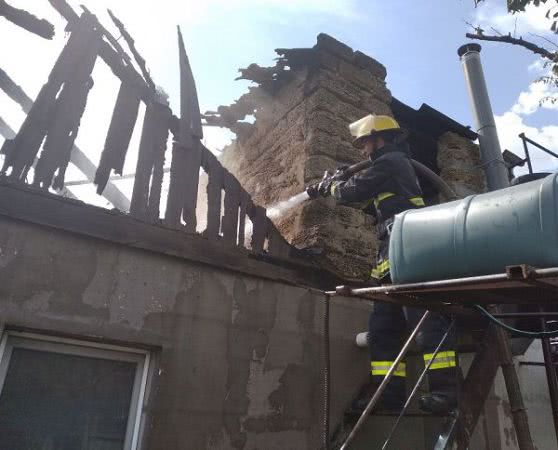 Каховські рятувальники ліквідували пожежу в будинку