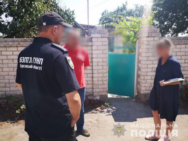 Поліцейські викрили жителя Олешківського району у розповсюдженні порнографічних фото