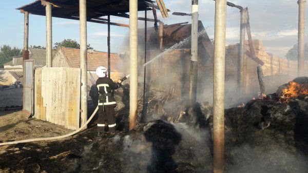 У Нижньосірогозькому районі горіли сіно та солома