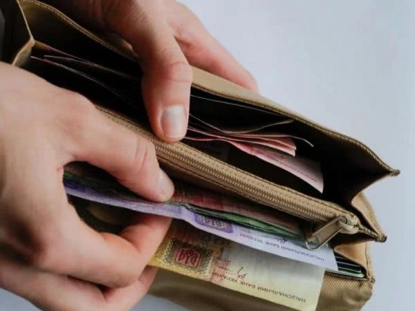 Прожиточный минимум не может быть меньше минимальной зарплаты - экономист