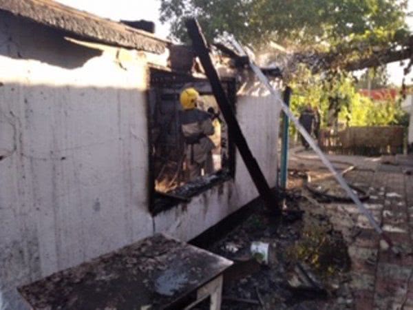 Голопристанські рятувальники ліквідували пожежу літньої кухні