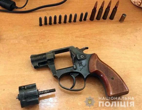 У Херсоні поліцейські вилучили револьвер і набої у місцевого жителя