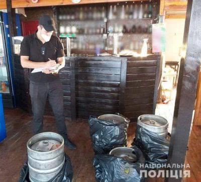 Правоохоронці вилучили в кафе майже 400 літрів незаконного алкоголю