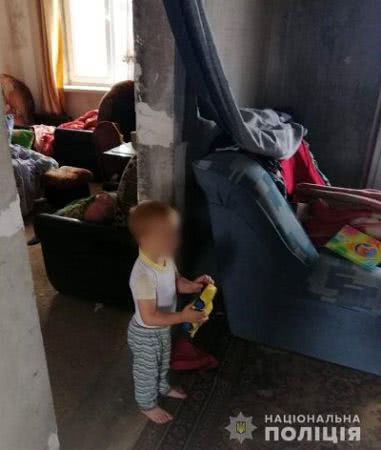 У Херсоні 3-річного малюка непутяща мати покинула на хвору бабусю