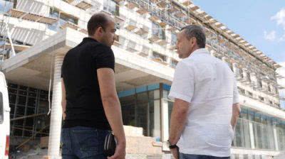 В Таврийске на территории больницы можно установить динозавров