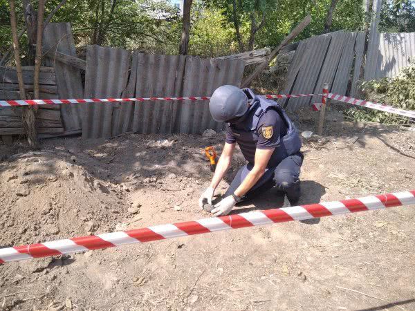 Xepcoнcкиe caпёpы-пиpoтexники уничтoжили двe гpaнaты вpeмён вoйны