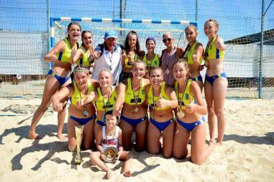 Юні херсонські піраньї вибороли срібло чемпіонату України з пляжного гандболу