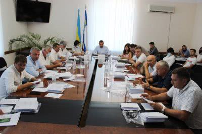 В обласній раді проходить засідання комунальної комісії