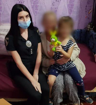 В Херсоні поліцейські врятували від нетверезої мачухи 5-річну дівчинку