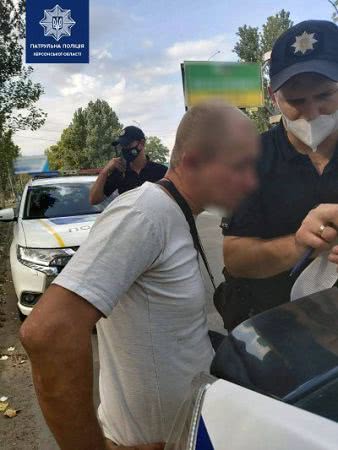 Херсонці затримали нетверезого чоловіка, який ледь не спричинив ДТП
