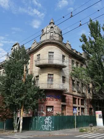 Гид города просит политические силы повернутся лицом к городу и его жителям