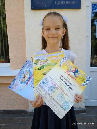 Учениця Генічеської школи №1 здобула перемогу у фіналі міжнародного конкурсу талантів