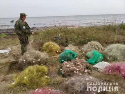 Водні поліцейські Херсонщини виявили незаконні знаряддя лову на озері Сиваш