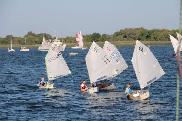 У Херсоні відбувся парад «Мельпомени» на воді