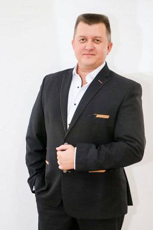 Цілодобове водопостачання та освітлення вулиць сонячними панелями кандидат в депутати від УДАРу хоче запровадити в Іванівці