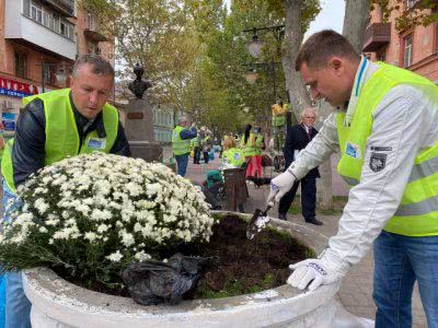 В різних районах Херсона активісти з команди Сальдо провели суботники В різних районах Херсона активісти з команди Сальдо провели суботники