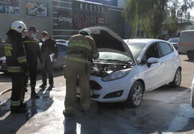 У Херсоні горіла автівка