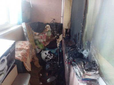 У Херсоні у багатоповерхівках горіли речі на балконі