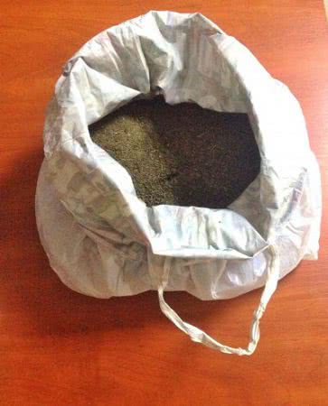 Поліцейські вилучили понад кілограм наркотиків у жителя Голопристанського району